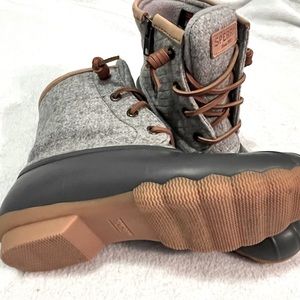 Sperry woman’s size 5 (US) Saltwater Wool Embossed Thinsulate™ Duck Boots